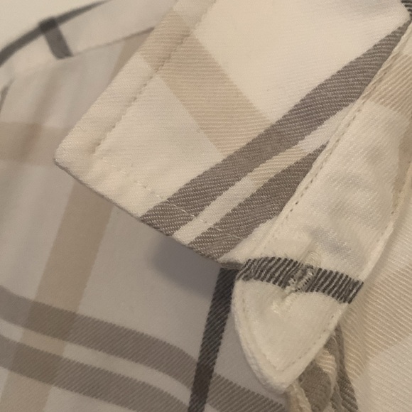 Jach’s Girlfriend New York, Flannel Button up with hidden pockets - Picture 4 of 6